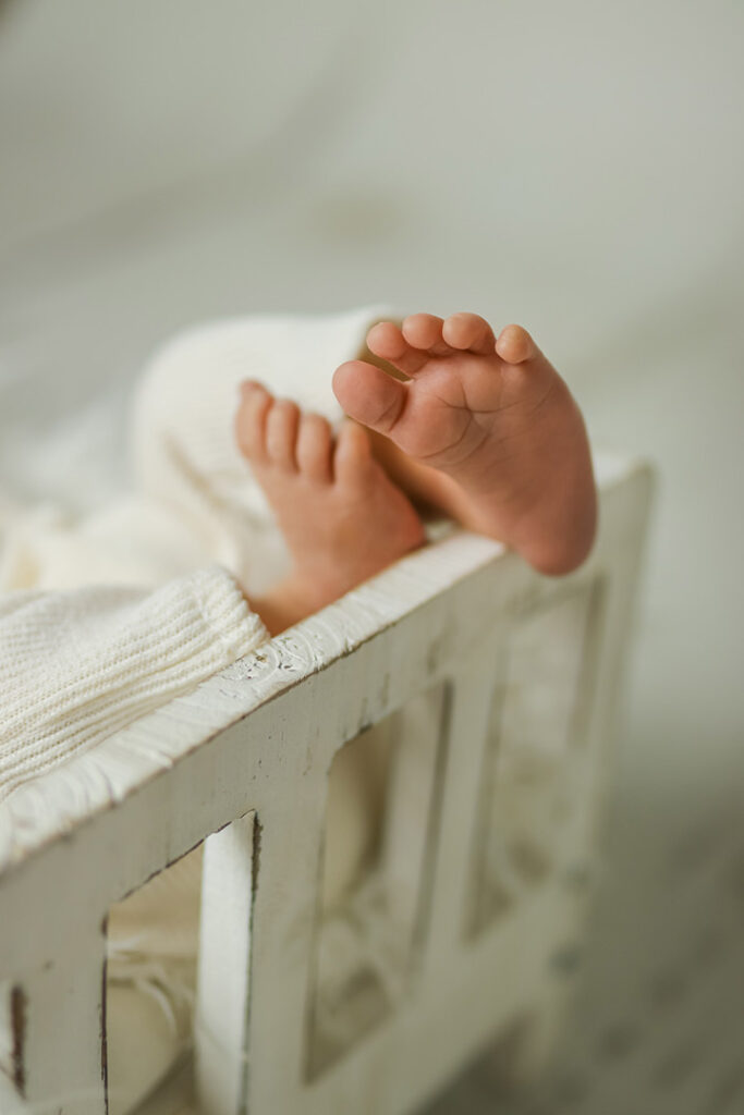 zdjęcia noworodka - małe stópki